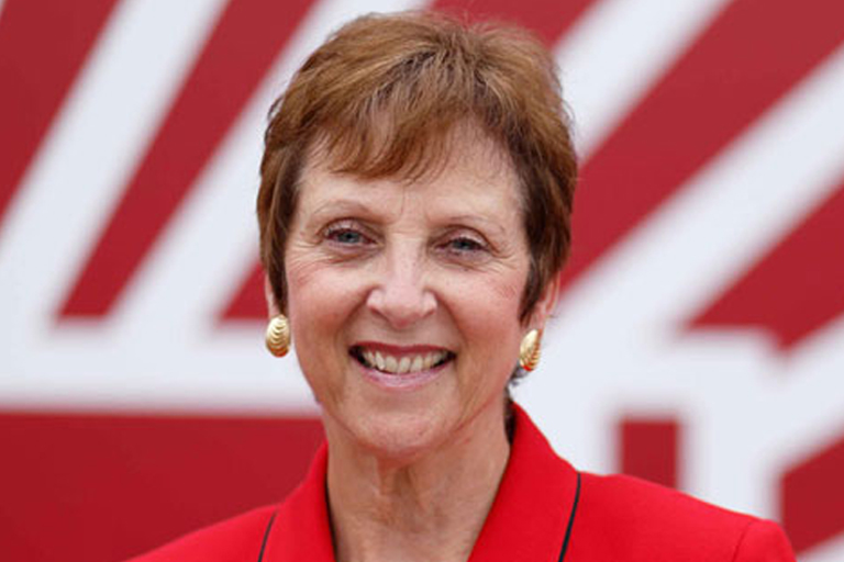 Headshot of Robin Newhouse